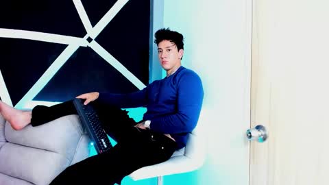 justinfuller_31 online show from September 19, 7:03 pm