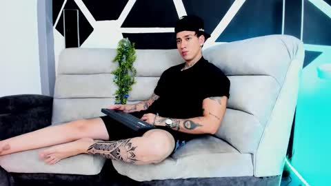 justinfuller_31 online show from September 30, 11:32 pm