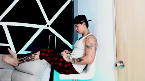 justinfuller_31 online show from October 17, 6:54 pm