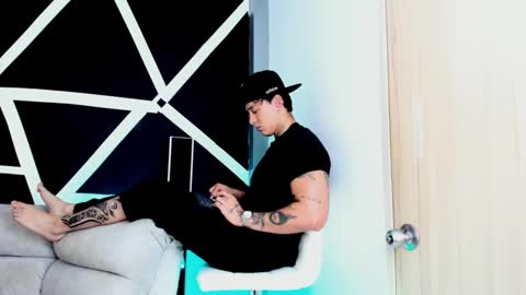 justinfuller_31 online show from October 18, 7:14 pm