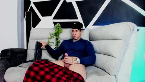 justinfuller_31 online show from October 25, 5:08 pm