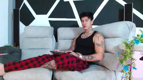 justinfuller_31 online show from November 30, 2:21 pm