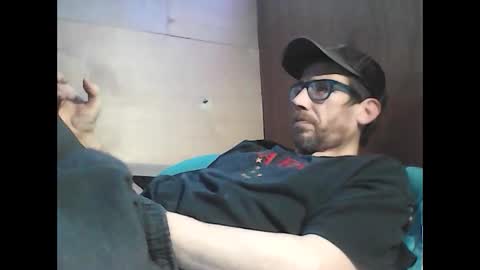 Snapshot of justinjerksit chatting on December 13, 2:16 pm justinjerksit online show from December 13, 2:16 pm