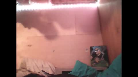 Snapshot of justinjerksit chatting on December 18, 1:59 am justinjerksit online show from December 18, 1:59 am