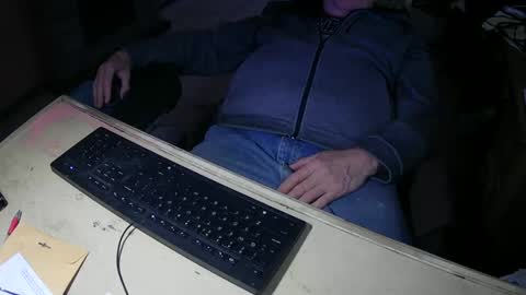 Snapshot of justme39057 chatting on October 3, 10:18 pm Justme39057 online show from October 3, 10:18 pm