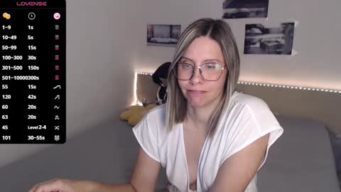 Julie online show from September 9, 4:06 pm