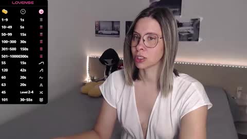 Julie online show from September 22, 3:52 am