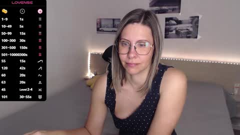 Julie online show from September 29, 3:44 am