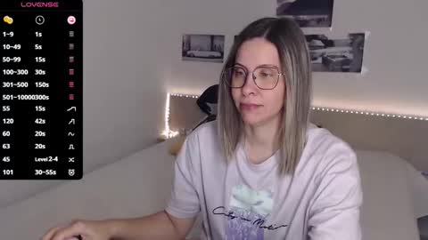 Julie online show from November 10, 4:44 am