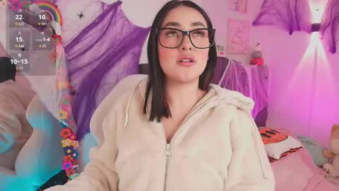 Snapshot of justonecute chatting on October 7, 11:24 pm Emy online show from October 7, 11:24 pm