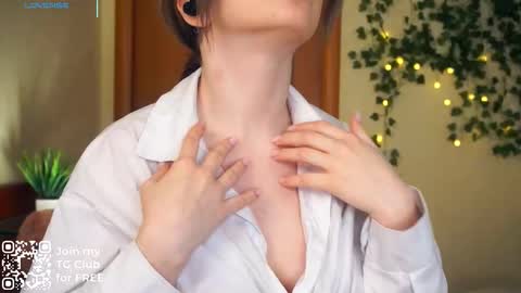 Snapshot of kacyboone chatting on October 1, 5:35 am Tate online show from October 1, 5:35 am