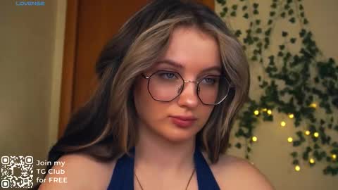 Snapshot of kacyboone chatting on October 11, 5:17 am Tate online show from October 11, 5:17 am