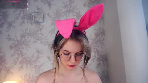 Snapshot of kacyboone chatting on October 27, 6:06 am Tate online show from October 27, 6:06 am