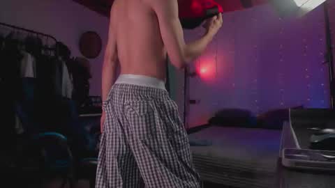 Kael Owens online show from November 27, 3:36 pm