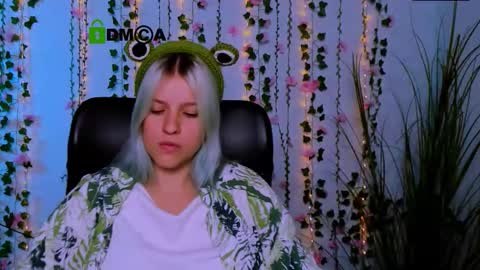 kaela_spell_ online show from October 2, 1:18 pm