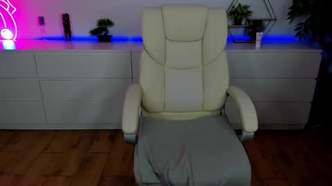 kamilahot25 online show from October 18, 6:52 pm