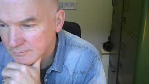 Robbie online show from December 7, 2:24 pm