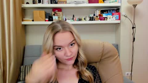 Snapshot of kara_smith_ chatting on December 1, 9:26 pm Kara. Off from 15th till 24th of December online show from December 1, 9:26 pm