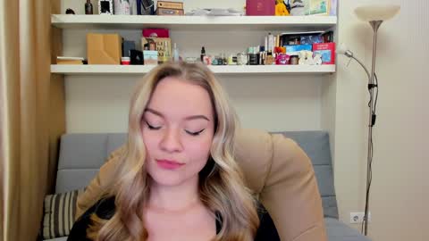 Snapshot of kara_smith_ chatting on December 4, 11:13 pm Kara. Off from 15th till 24th of December online show from December 4, 11:13 pm