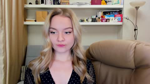 Snapshot of kara_smith_ chatting on December 6, 10:41 pm Kara. Off from 15th till 24th of December online show from December 6, 10:41 pm