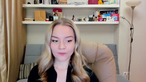 Snapshot of kara_smith_ chatting on December 7, 10:17 pm Kara. Off from 15th till 24th of December online show from December 7, 10:17 pm