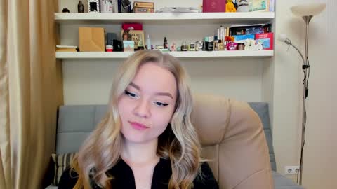 Snapshot of kara_smith_ chatting on December 14, 11:23 pm Kara. Off from 15th till 24th of December online show from December 14, 11:23 pm