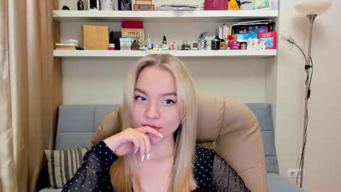 Snapshot of kara_smith_ chatting on February 19, 10:31 pm Kara. Off from 15th till 24th of December online show from February 19, 10:31 pm