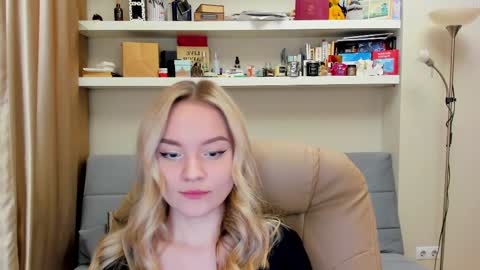 Snapshot of kara_smith_ chatting on March 10, 2:17 am Kara. Off from 15th till 24th of December online show from March 10, 2:17 am