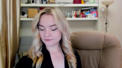 Snapshot of kara_smith_ chatting on September 17, 11:06 pm Kara. Off from 15th till 24th of December online show from September 17, 11:06 pm