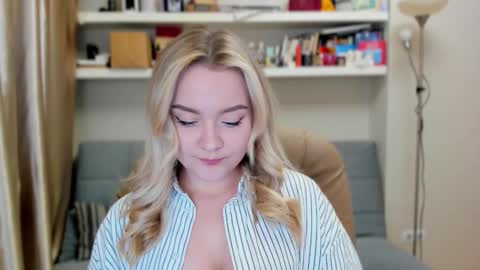 Snapshot of kara_smith_ chatting on September 19, 10:54 pm Kara. Off from 15th till 24th of December online show from September 19, 10:54 pm