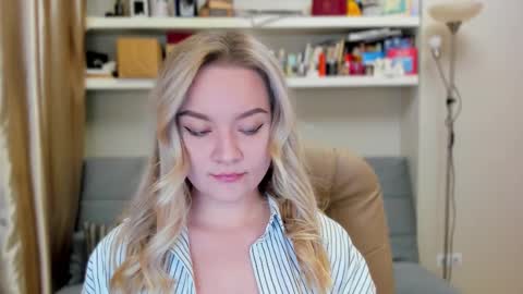 Snapshot of kara_smith_ chatting on October 12, 10:42 pm Kara. Off from 15th till 24th of December online show from October 12, 10:42 pm