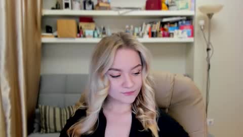 Snapshot of kara_smith_ chatting on October 19, 9:37 pm Kara. Off from 15th till 24th of December online show from October 19, 9:37 pm