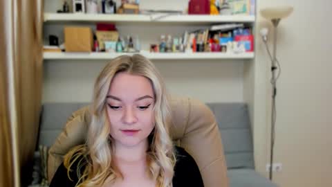 Snapshot of kara_smith_ chatting on October 22, 10:53 pm Kara. Off from 15th till 24th of December online show from October 22, 10:53 pm