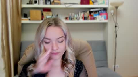 Snapshot of kara_smith_ chatting on October 25, 12:18 am Kara. Off from 15th till 24th of December online show from October 25, 12:18 am