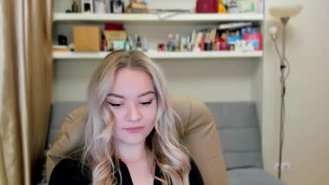 Snapshot of kara_smith_ chatting on October 25, 10:37 pm Kara. Off from 15th till 24th of December online show from October 25, 10:37 pm