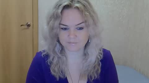 karennelsonx online show from September 17, 10:39 am