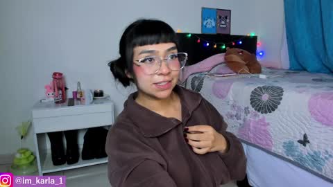 Snapshot of karla__1 chatting on January 10, 5:58 am Ill be on at sunday see u Lynn Could u help me to reach 100 Thmbs upp plssss Independent girl 3 online show from January 10, 5:58 am