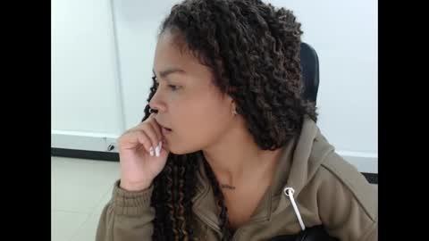 Snapshot of karla_cg chatting on February 22, 7:47 pm karla_cg online show from February 22, 7:47 pm