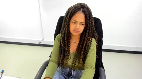 Snapshot of karla_cg chatting on February 27, 10:20 pm karla_cg online show from February 27, 10:20 pm