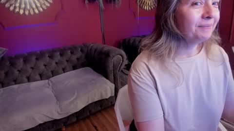 Snapshot of karlaa_evanss chatting on November 23, 3:28 am carla online show from November 23, 3:28 am