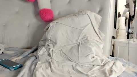 KARLA A online show from September 12, 5:18 am