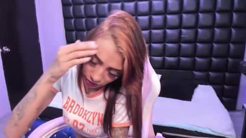 karlaslutskinny__ online show from November 21, 4:05 pm