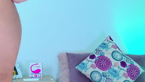 Snapshot of karolinahil chatting on January 16, 2:09 am karolinahill online show from January 16, 2:09 am