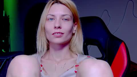 karoline121 online show from October 5, 9:13 pm