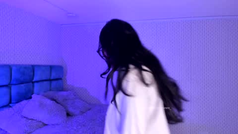 Karoline  online show from February 1, 1:02 am