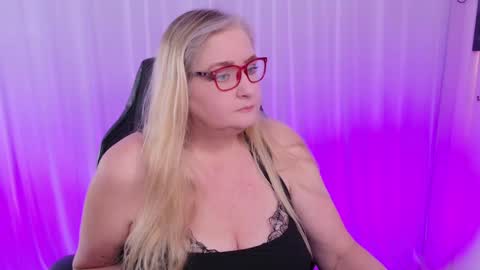 Kat D Sinclair online show from February 4, 5:34 pm