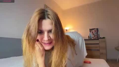 Snapshot of kate__love chatting on November 3, 11:00 am Kate online show from November 3, 11:00 am