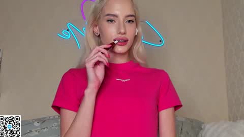 Snapshot of katebremar chatting on December 15, 1:35 am online show from December 15, 1:35 am