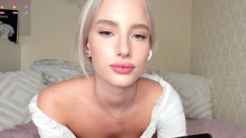 Snapshot of katebremar chatting on January 21, 9:04 pm online show from January 21, 9:04 pm