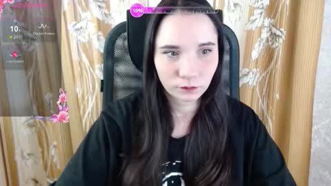 Snapshot of katecrash chatting on November 8, 10:48 am YourKate online show from November 8, 10:48 am